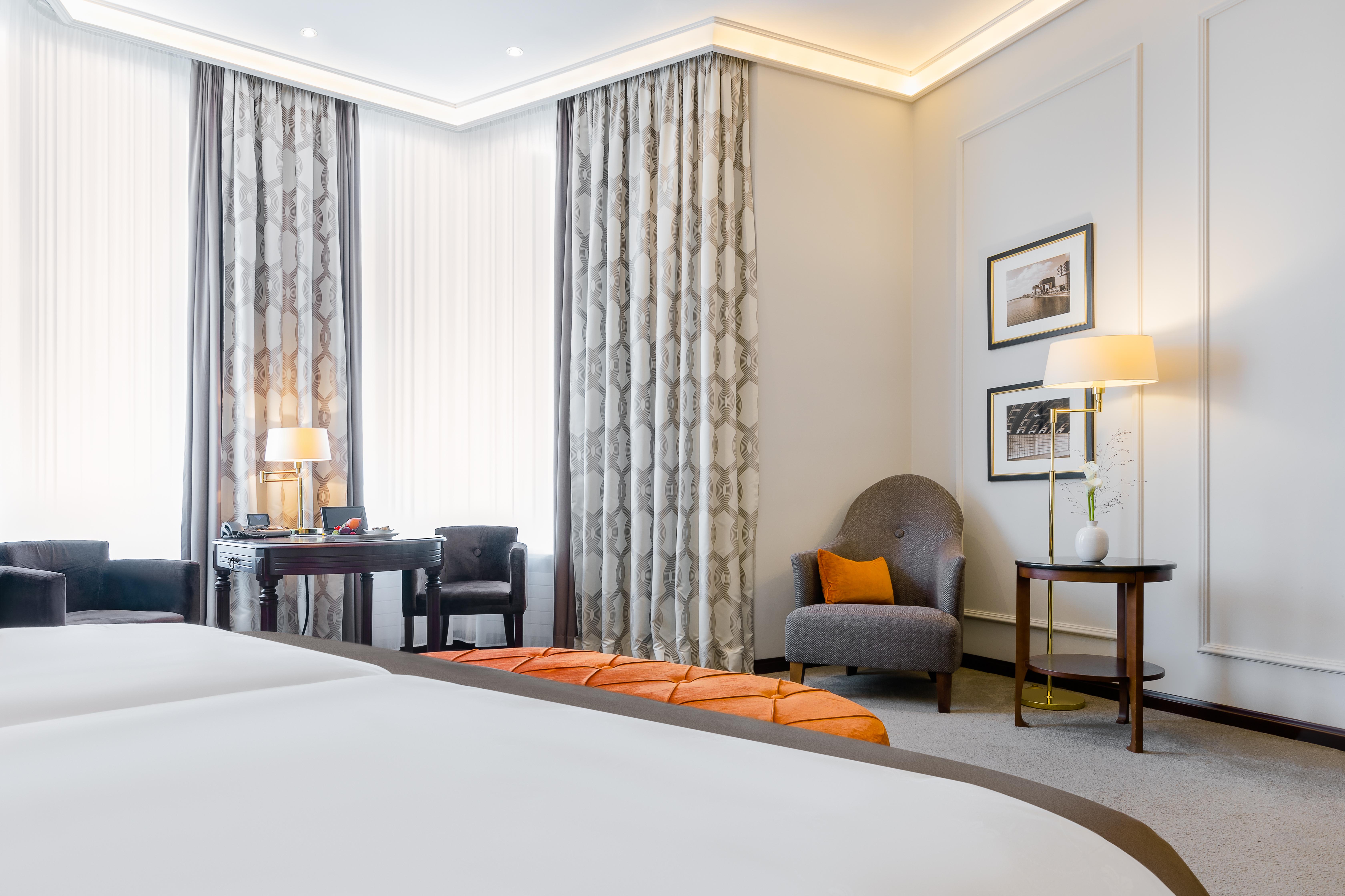 Excelsior Hotel Ernst Am Dom Köln Ngoại thất bức ảnh A room at the hotel