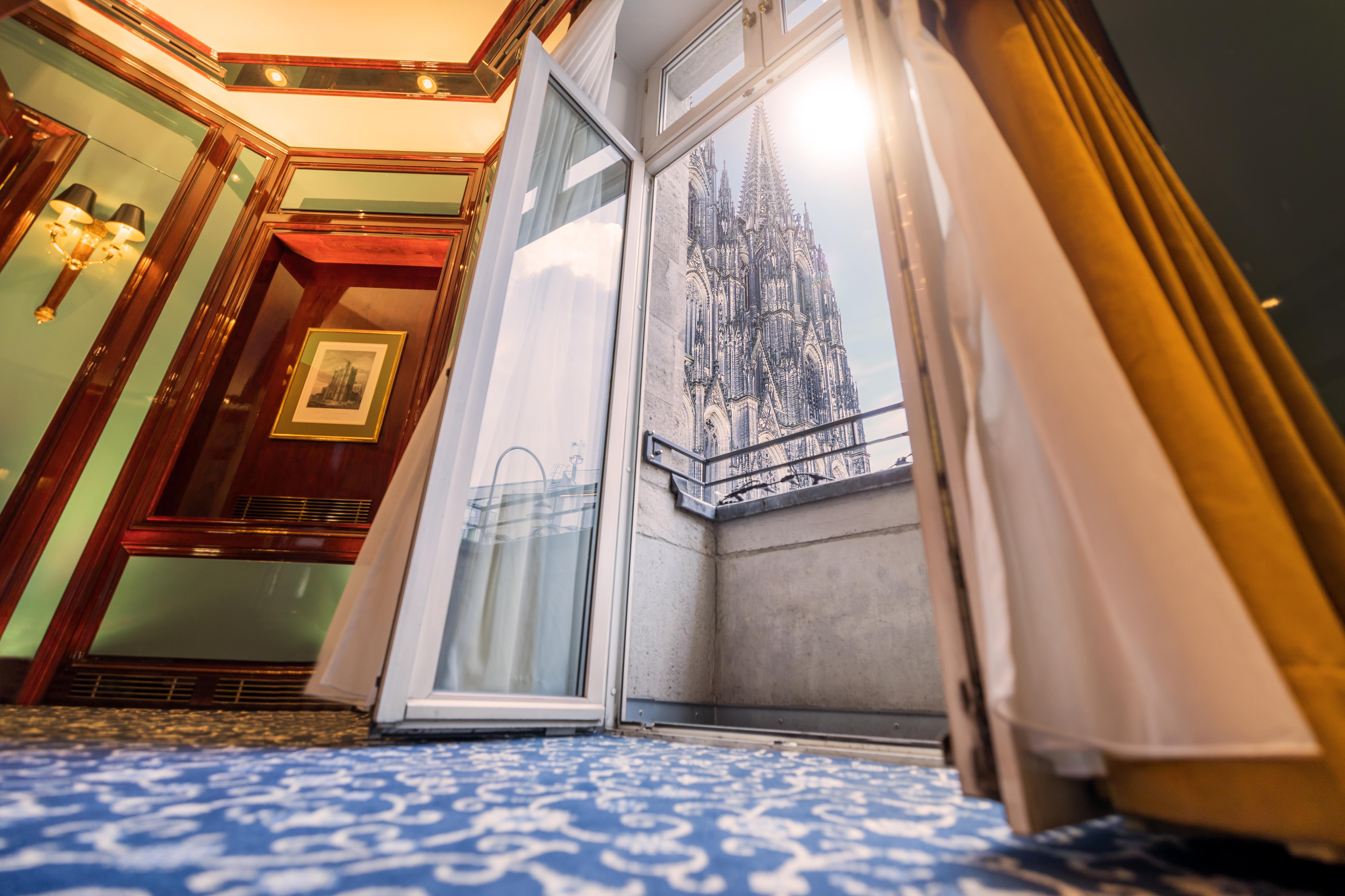 Excelsior Hotel Ernst Am Dom Köln Ngoại thất bức ảnh A room with a view